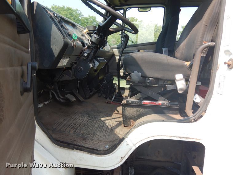 image for item IL9878 2004 Freightliner FL70  crane truck