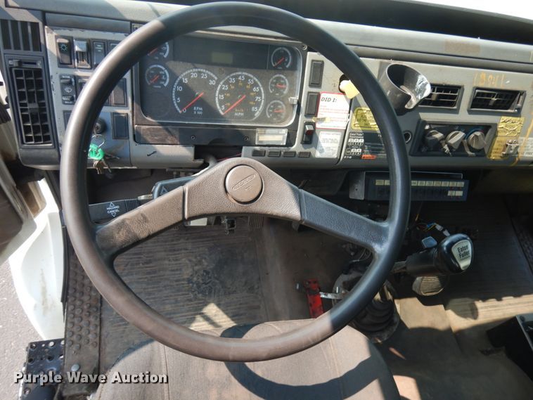 image for item IL9878 2004 Freightliner FL70  crane truck