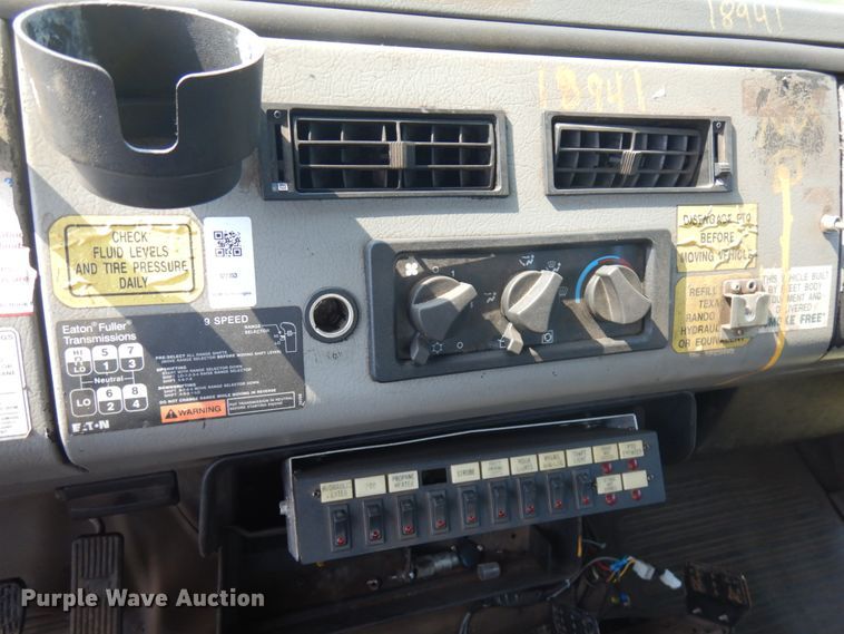 image for item IL9878 2004 Freightliner FL70  crane truck