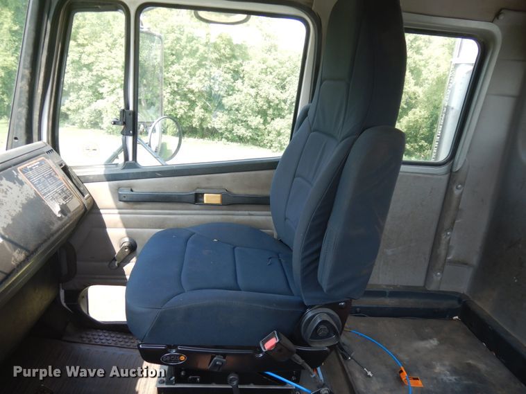 image for item IL9878 2004 Freightliner FL70  crane truck