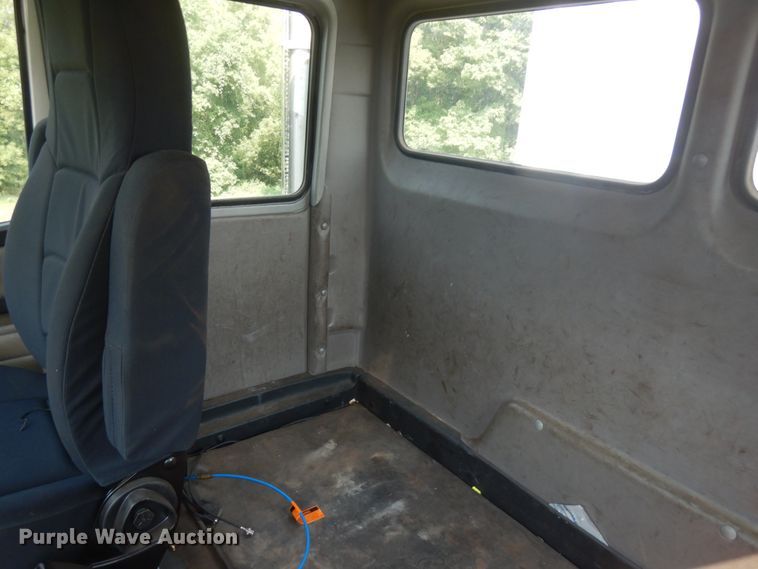 image for item IL9878 2004 Freightliner FL70  crane truck