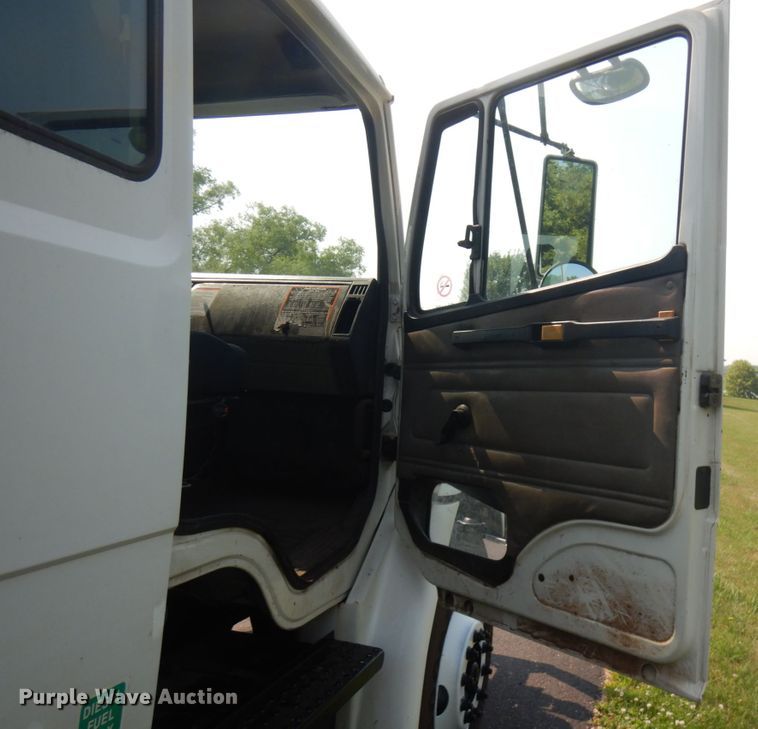 image for item IL9878 2004 Freightliner FL70  crane truck