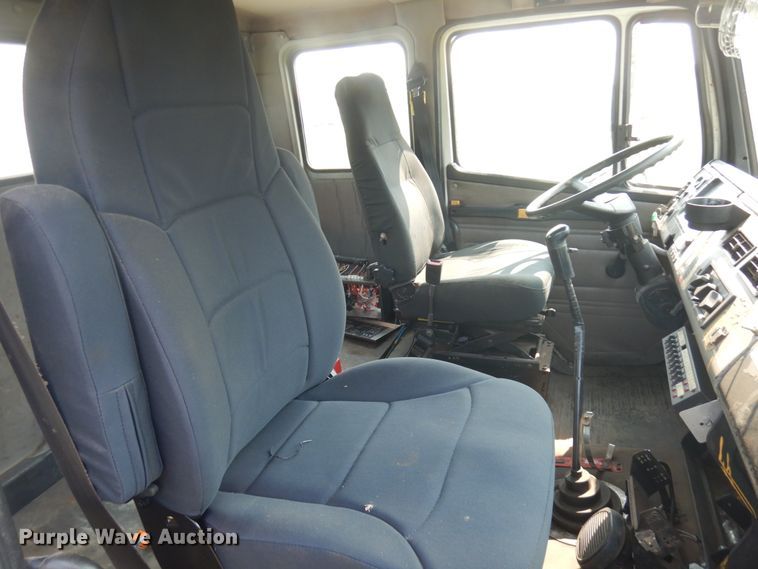 image for item IL9878 2004 Freightliner FL70  crane truck