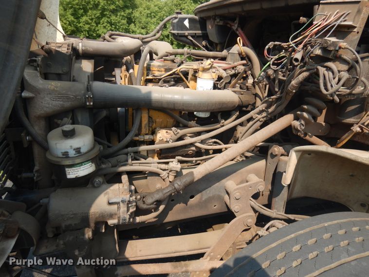 image for item IL9878 2004 Freightliner FL70  crane truck