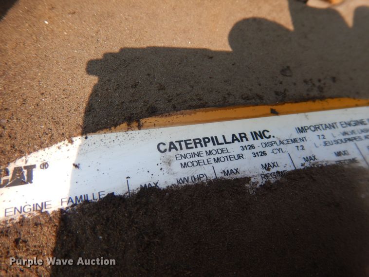 image for item IL9878 2004 Freightliner FL70  crane truck