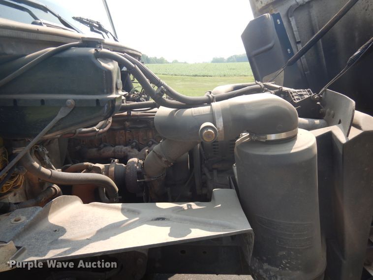 image for item IL9878 2004 Freightliner FL70  crane truck