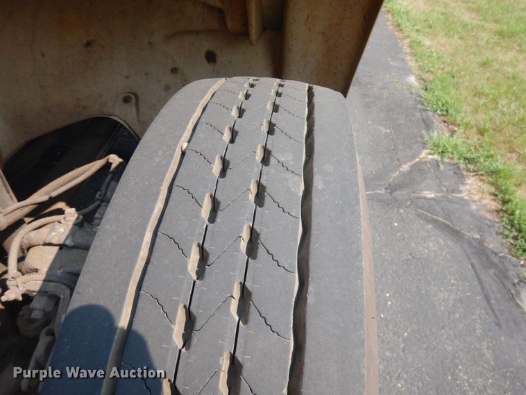 image for item IL9878 2004 Freightliner FL70  crane truck