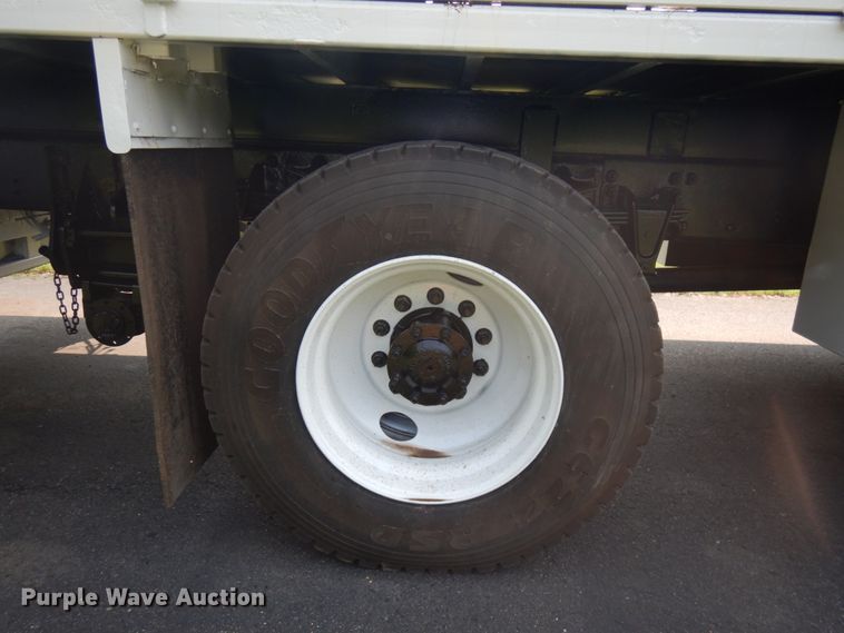 image for item IL9878 2004 Freightliner FL70  crane truck