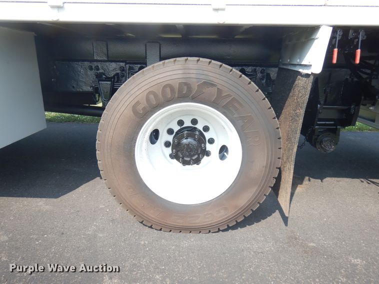 image for item IL9878 2004 Freightliner FL70  crane truck