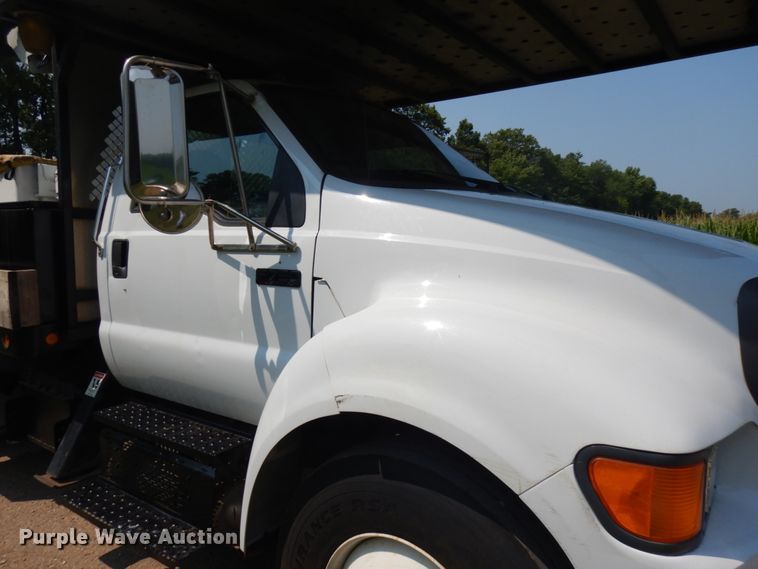 image for item IL9881 2011 Ford F750  bucket truck