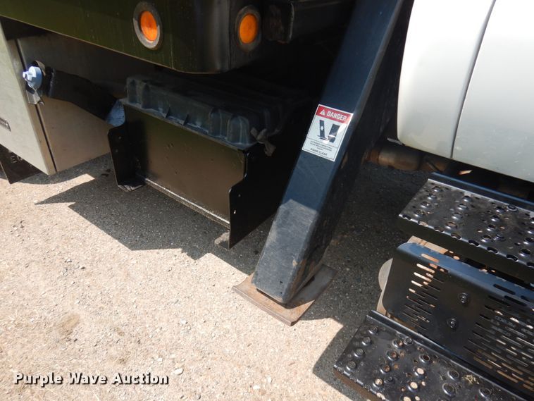 image for item IL9881 2011 Ford F750  bucket truck