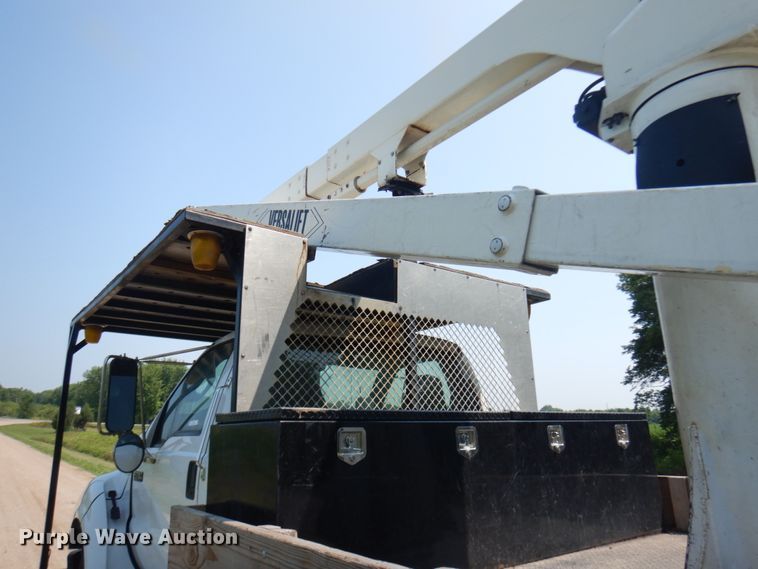 image for item IL9881 2011 Ford F750  bucket truck