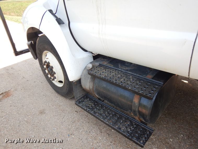 image for item IL9881 2011 Ford F750  bucket truck