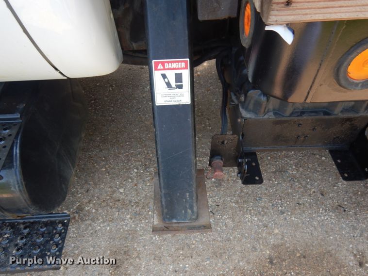 image for item IL9881 2011 Ford F750  bucket truck