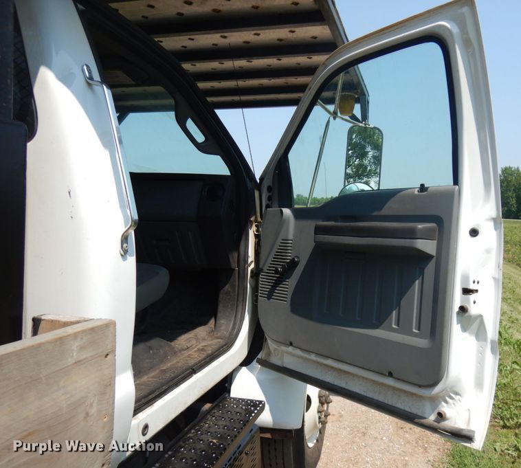 image for item IL9881 2011 Ford F750  bucket truck