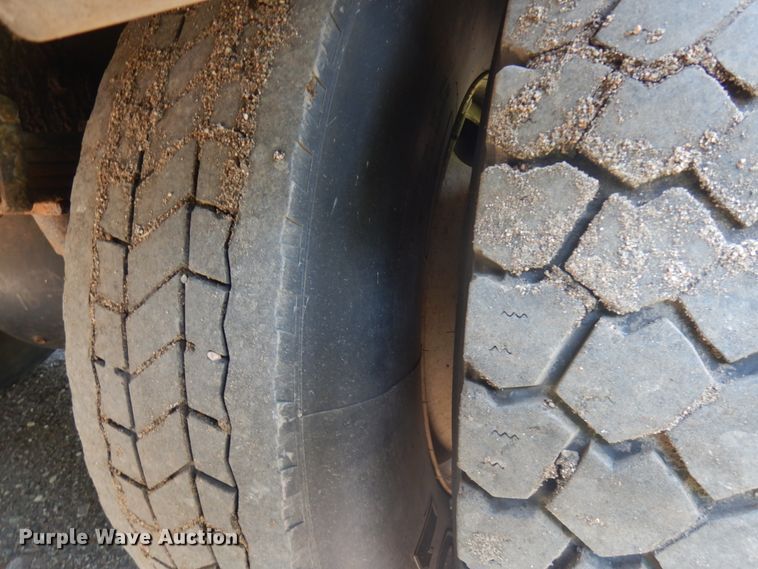 image for item IL9881 2011 Ford F750  bucket truck