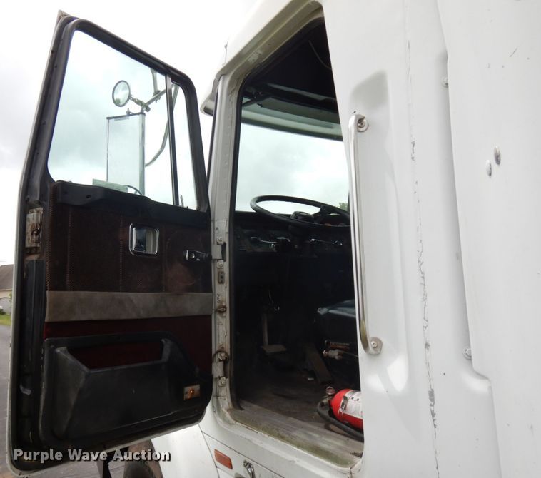image for item IT9426 1994 White GMC WIA  dump truck