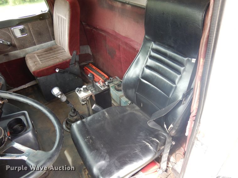 image for item IT9426 1994 White GMC WIA  dump truck