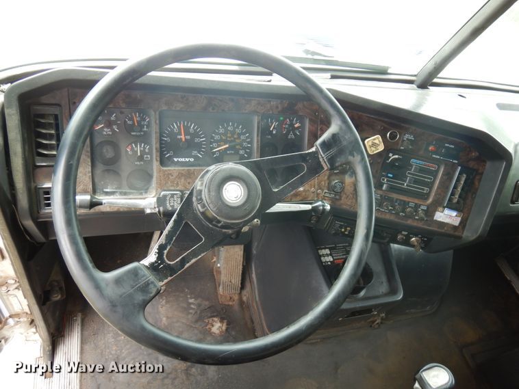 image for item IT9426 1994 White GMC WIA  dump truck