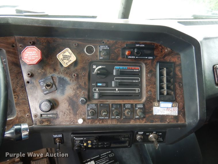 image for item IT9426 1994 White GMC WIA  dump truck