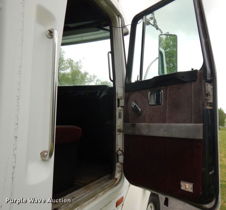 image for item IT9426 1994 White GMC WIA  dump truck
