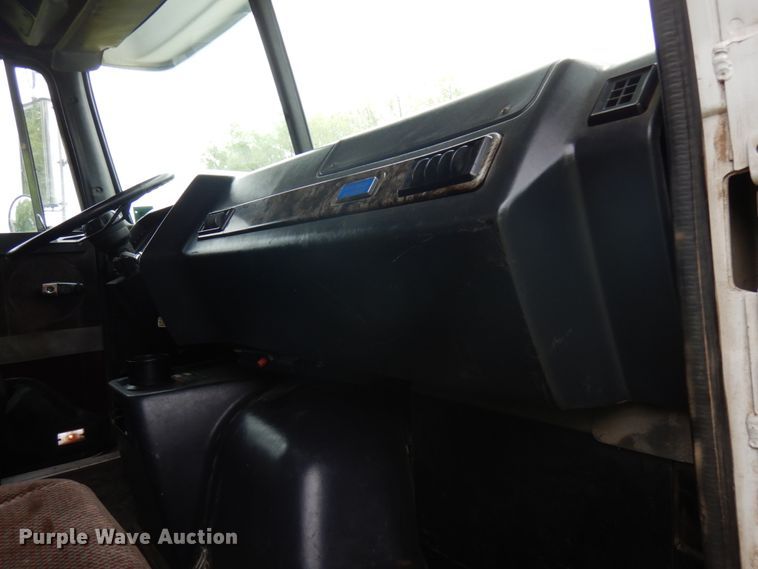 image for item IT9426 1994 White GMC WIA  dump truck