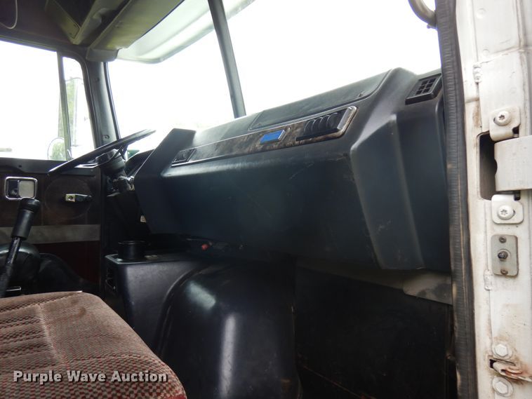 image for item IT9426 1994 White GMC WIA  dump truck