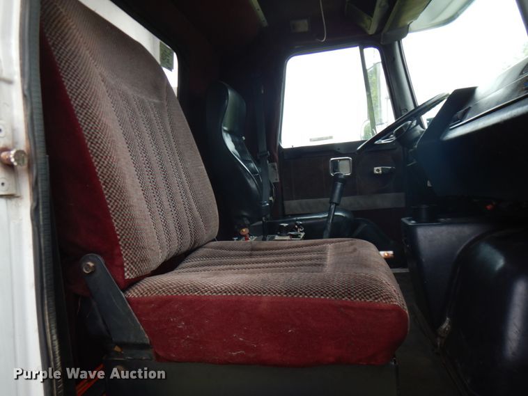 image for item IT9426 1994 White GMC WIA  dump truck