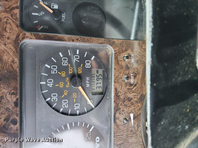 image for item IT9426 1994 White GMC WIA  dump truck