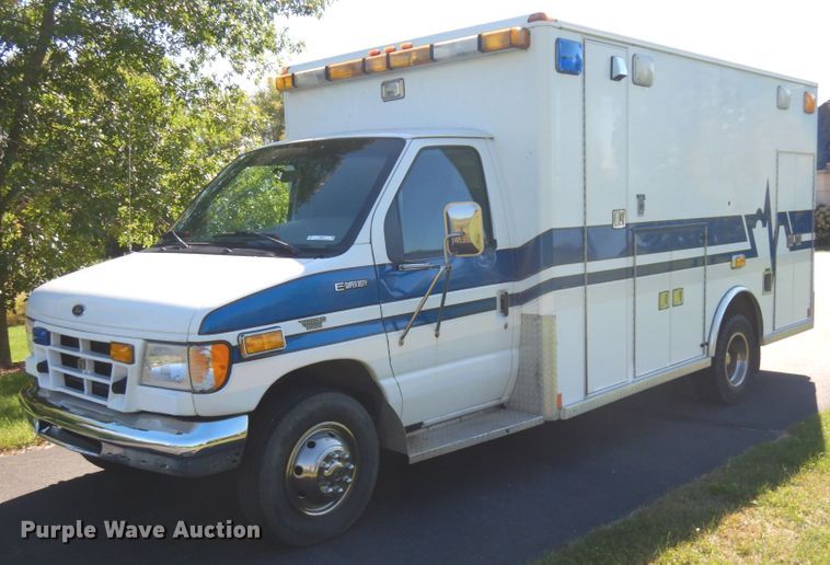 image for item JQ9241 2000 Ford E450 Super Duty  ambulance