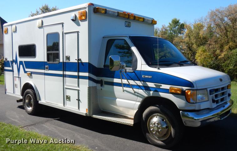 image for item JQ9241 2000 Ford E450 Super Duty  ambulance