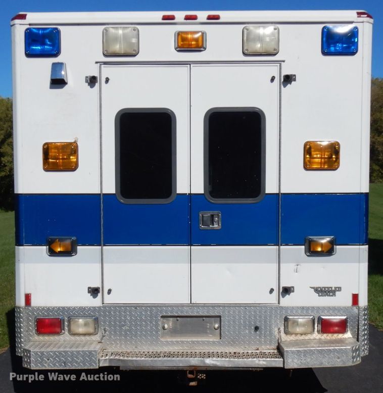 image for item JQ9241 2000 Ford E450 Super Duty  ambulance