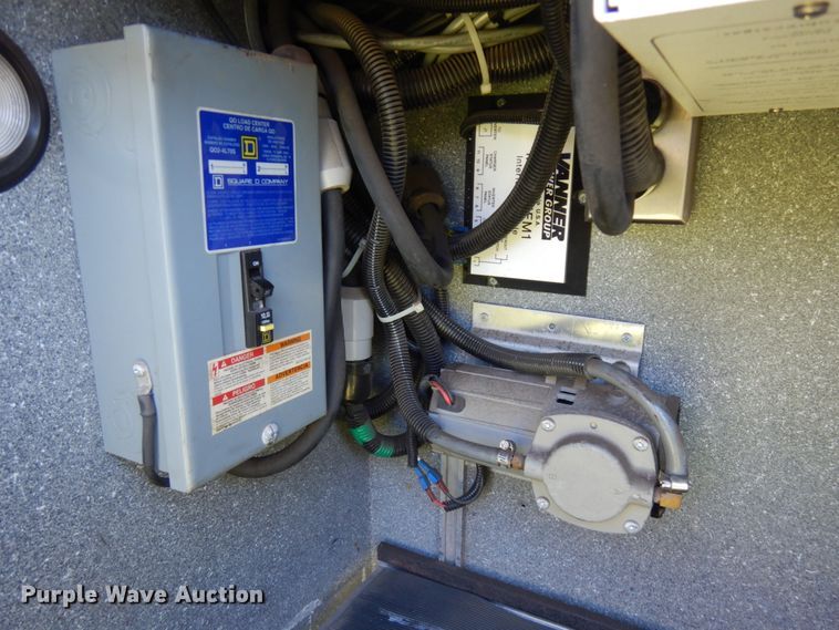 image for item JQ9241 2000 Ford E450 Super Duty  ambulance