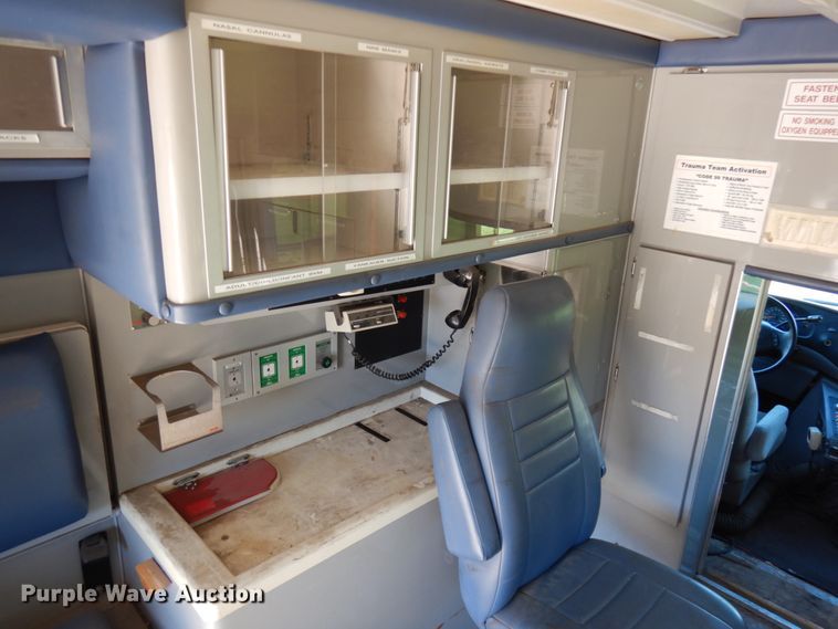 image for item JQ9241 2000 Ford E450 Super Duty  ambulance