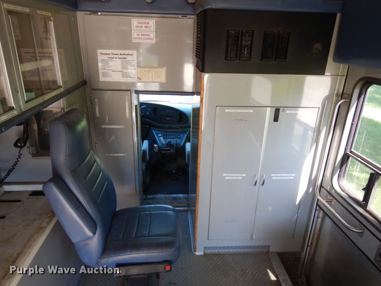 image for item JQ9241 2000 Ford E450 Super Duty  ambulance
