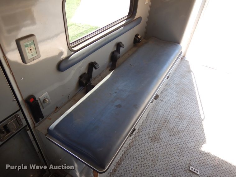 image for item JQ9241 2000 Ford E450 Super Duty  ambulance