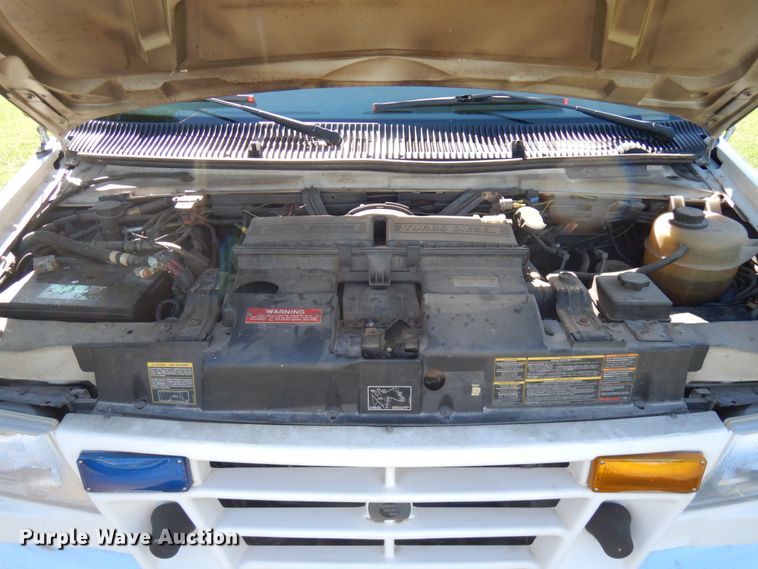 image for item JQ9241 2000 Ford E450 Super Duty  ambulance