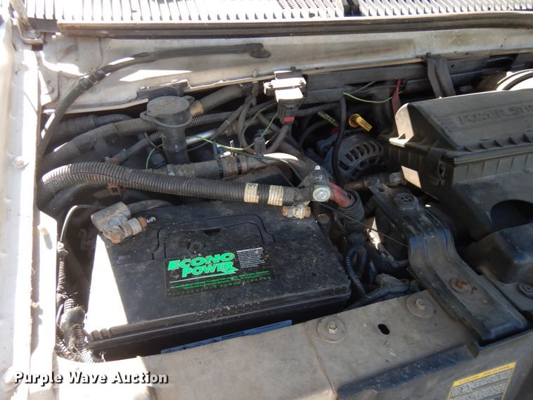 image for item JQ9241 2000 Ford E450 Super Duty  ambulance