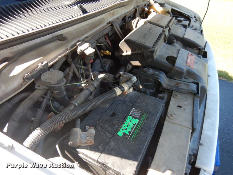 image for item JQ9241 2000 Ford E450 Super Duty  ambulance