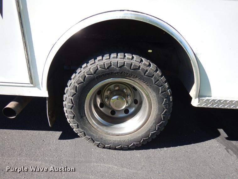 image for item JQ9241 2000 Ford E450 Super Duty  ambulance