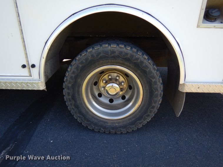 image for item JQ9241 2000 Ford E450 Super Duty  ambulance