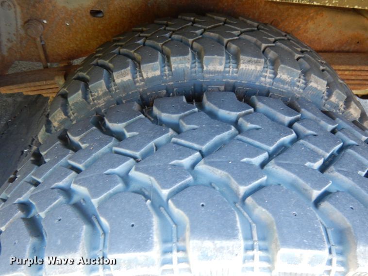 image for item JQ9241 2000 Ford E450 Super Duty  ambulance