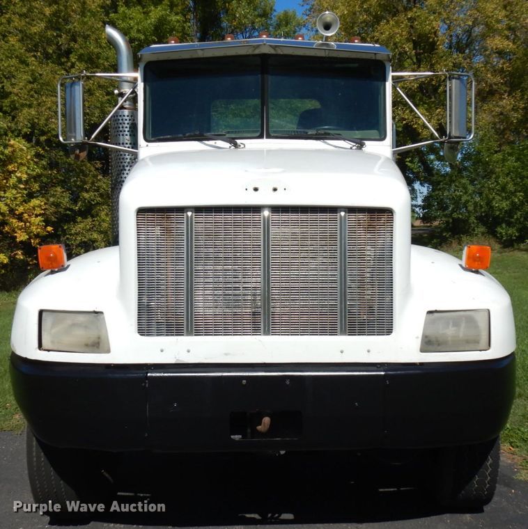 image for item JQ9246 1998 Peterbilt 330  truck cab and chassis