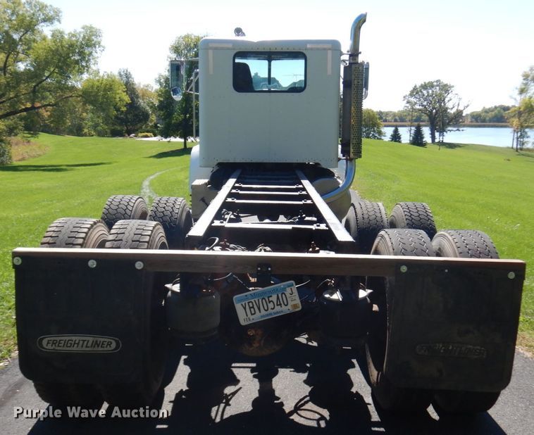 image for item JQ9246 1998 Peterbilt 330  truck cab and chassis