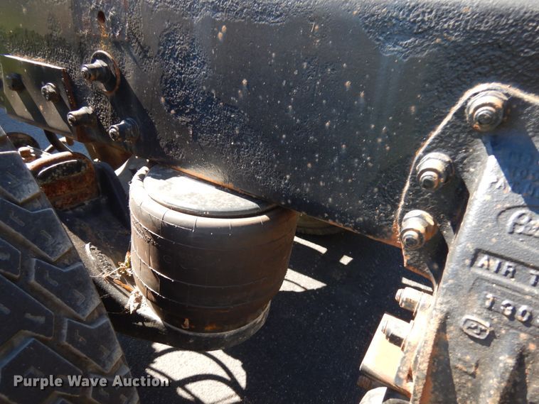 image for item JQ9246 1998 Peterbilt 330  truck cab and chassis