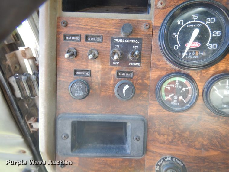 image for item JQ9246 1998 Peterbilt 330  truck cab and chassis