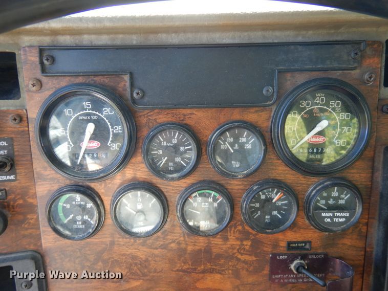 image for item JQ9246 1998 Peterbilt 330  truck cab and chassis