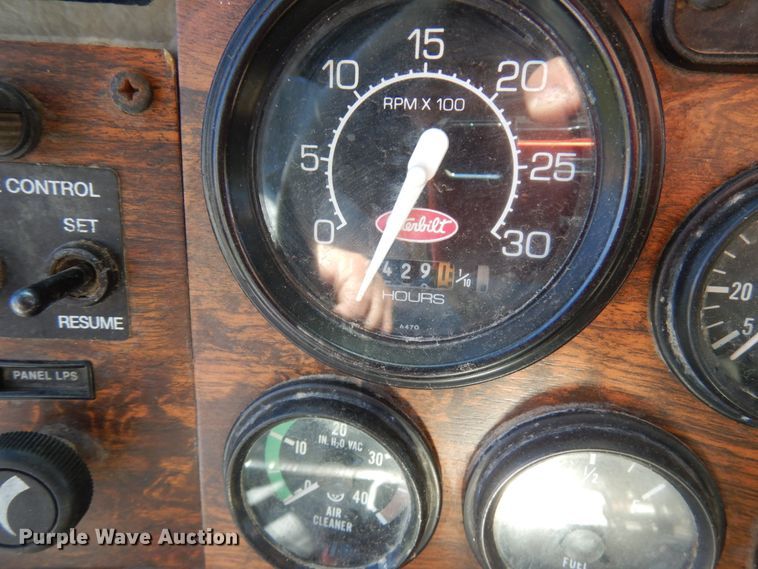 image for item JQ9246 1998 Peterbilt 330  truck cab and chassis