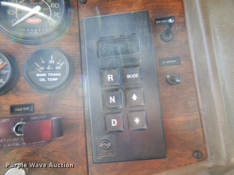 image for item JQ9246 1998 Peterbilt 330  truck cab and chassis