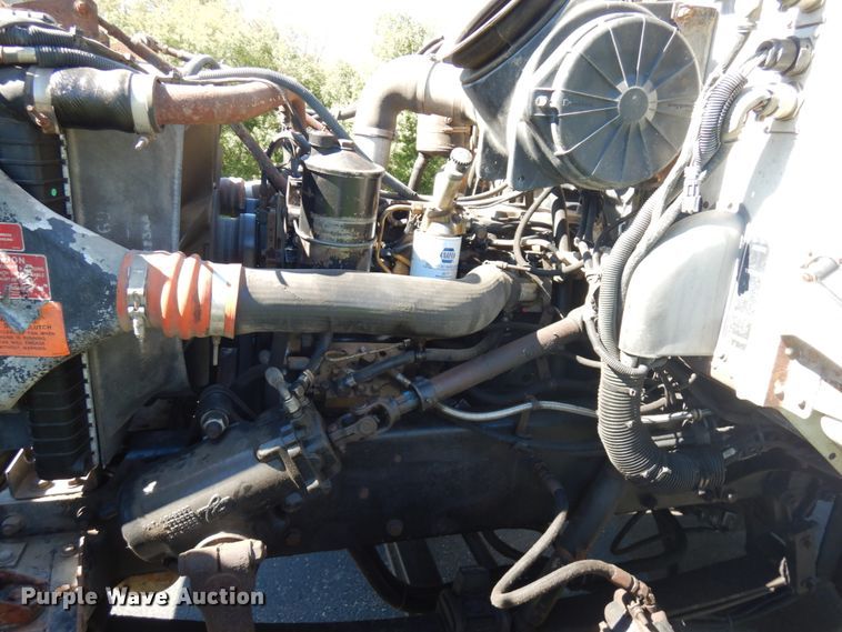 image for item JQ9246 1998 Peterbilt 330  truck cab and chassis